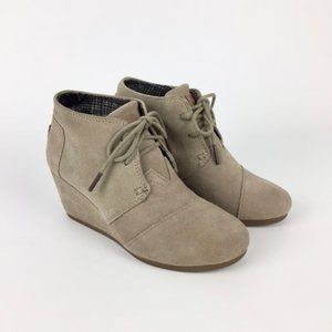 Toms Desert Wedge Beige Taupe Suede Lace Up Ankle Boots 6